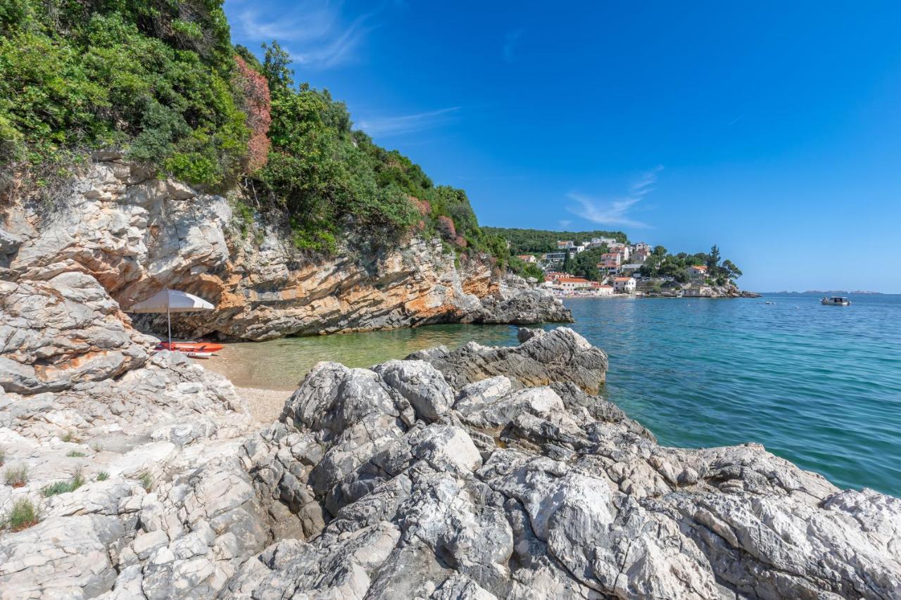 Apartma And Milos