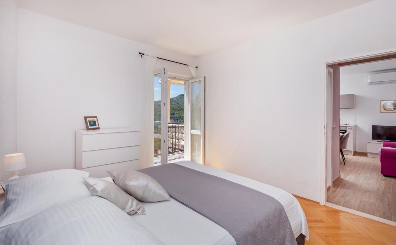 And Milos Apartment *