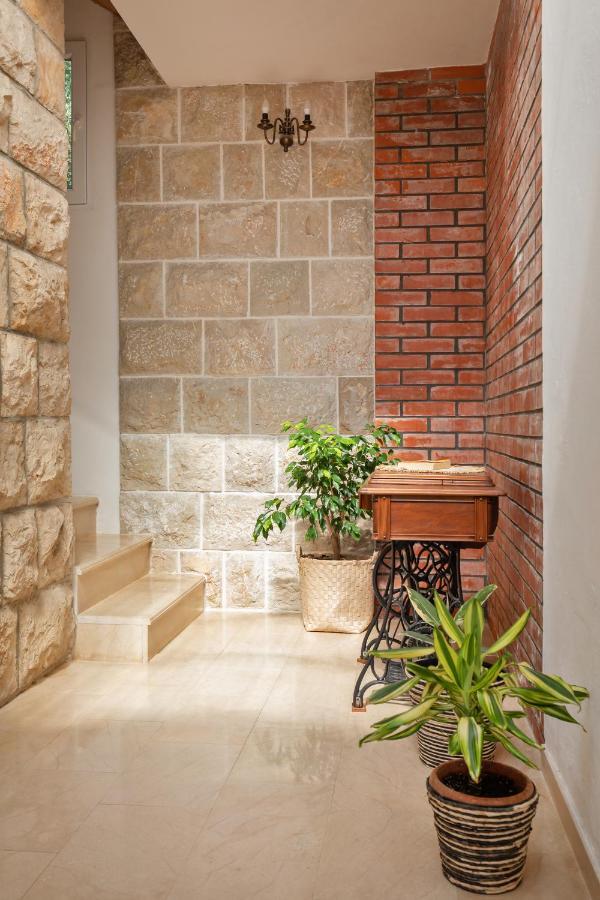 Apartma And Milos *