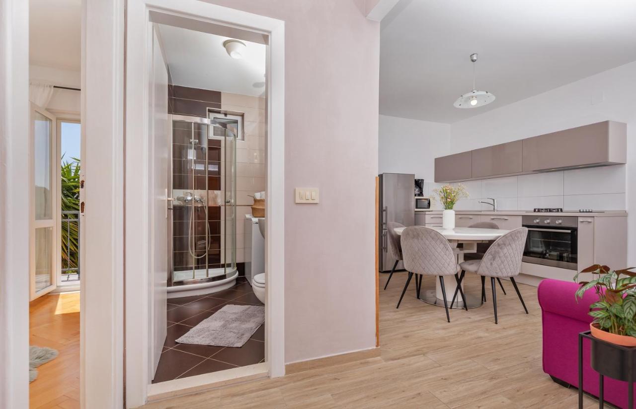 Apartment And Milos *