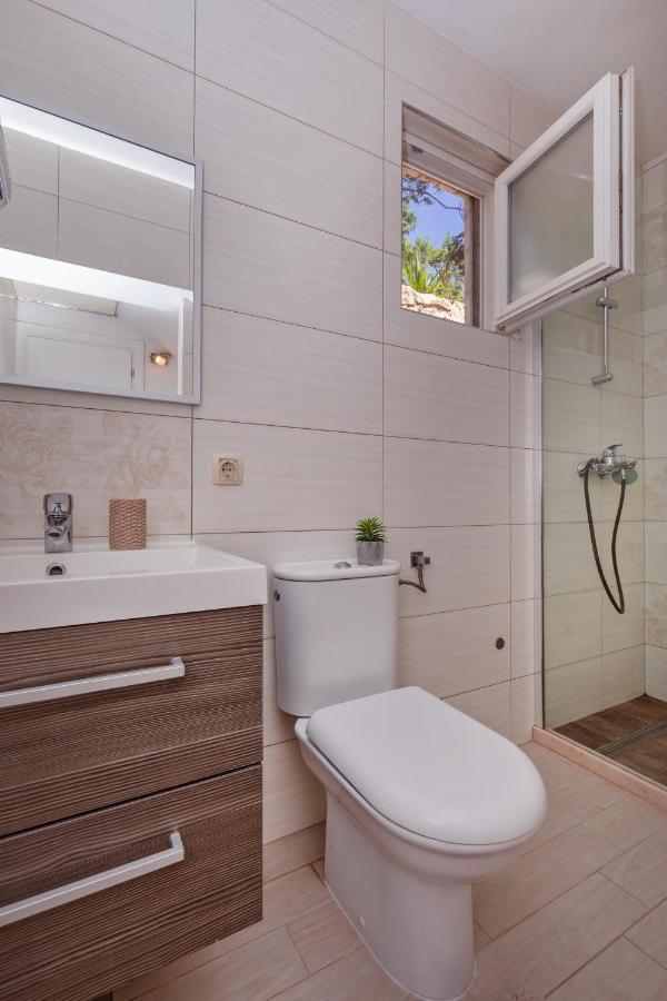 And Milos Apartma *