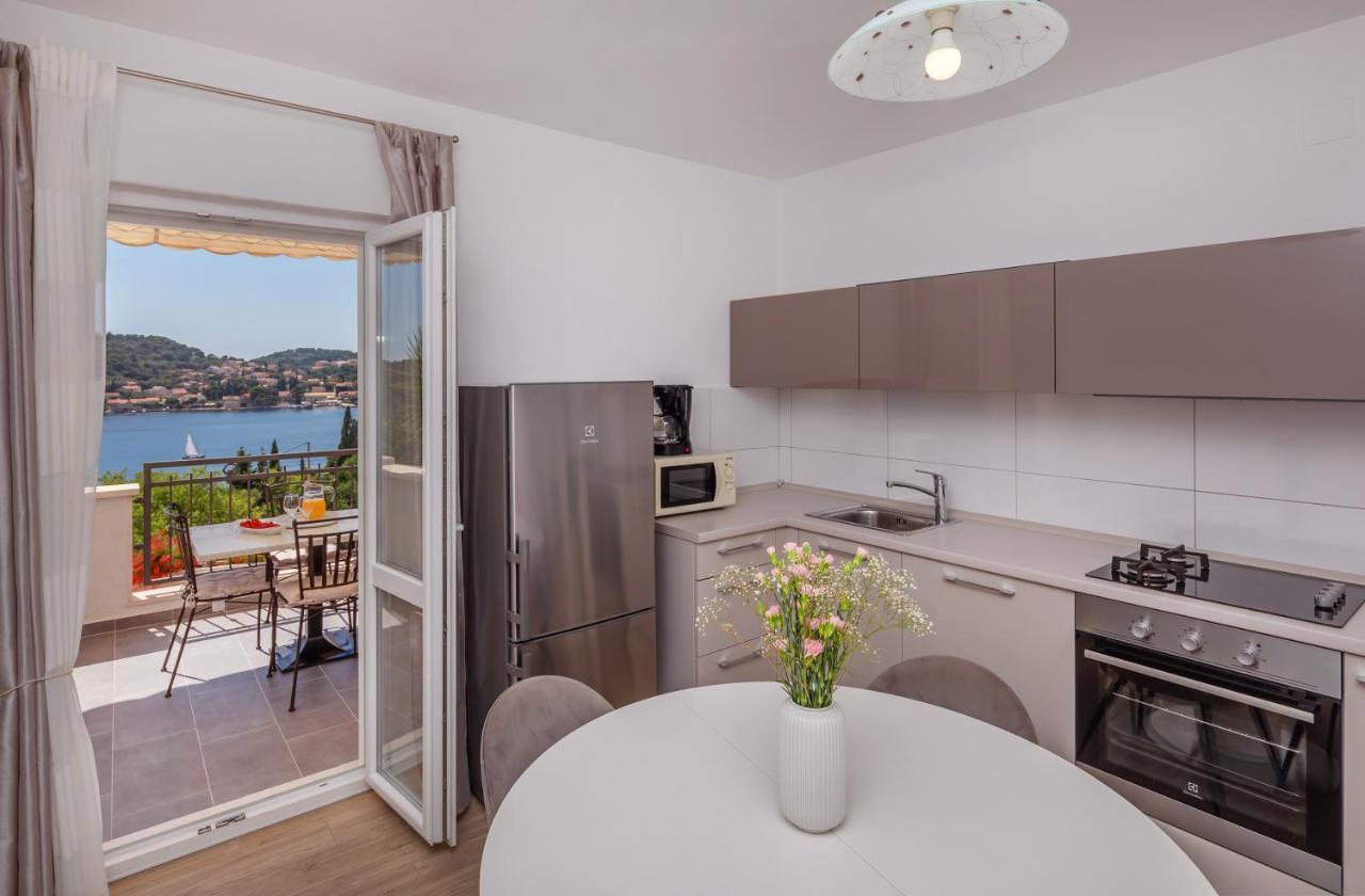 And Milos Apartment